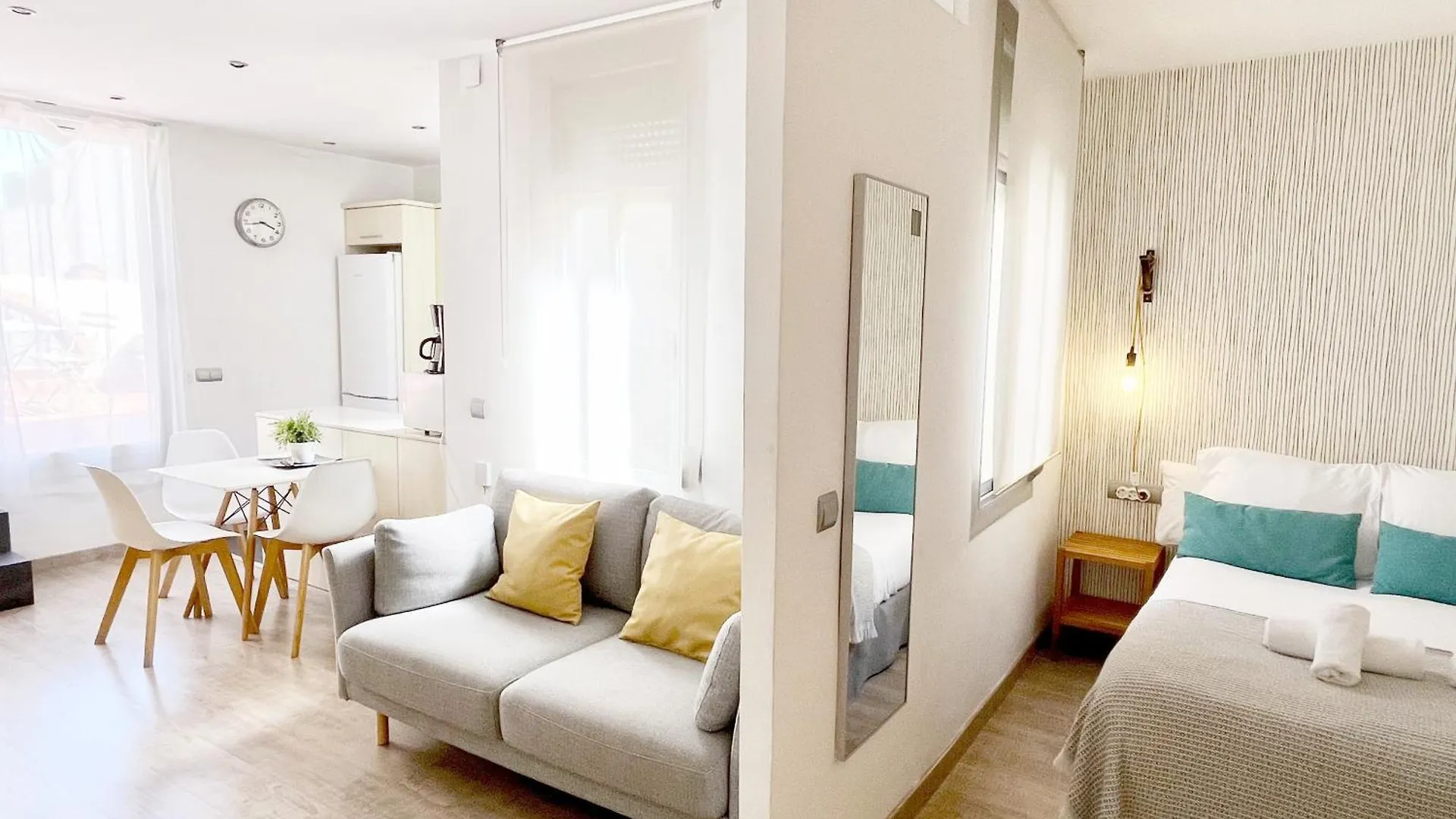 Feelathome Center Apartments Barcellona 0*,