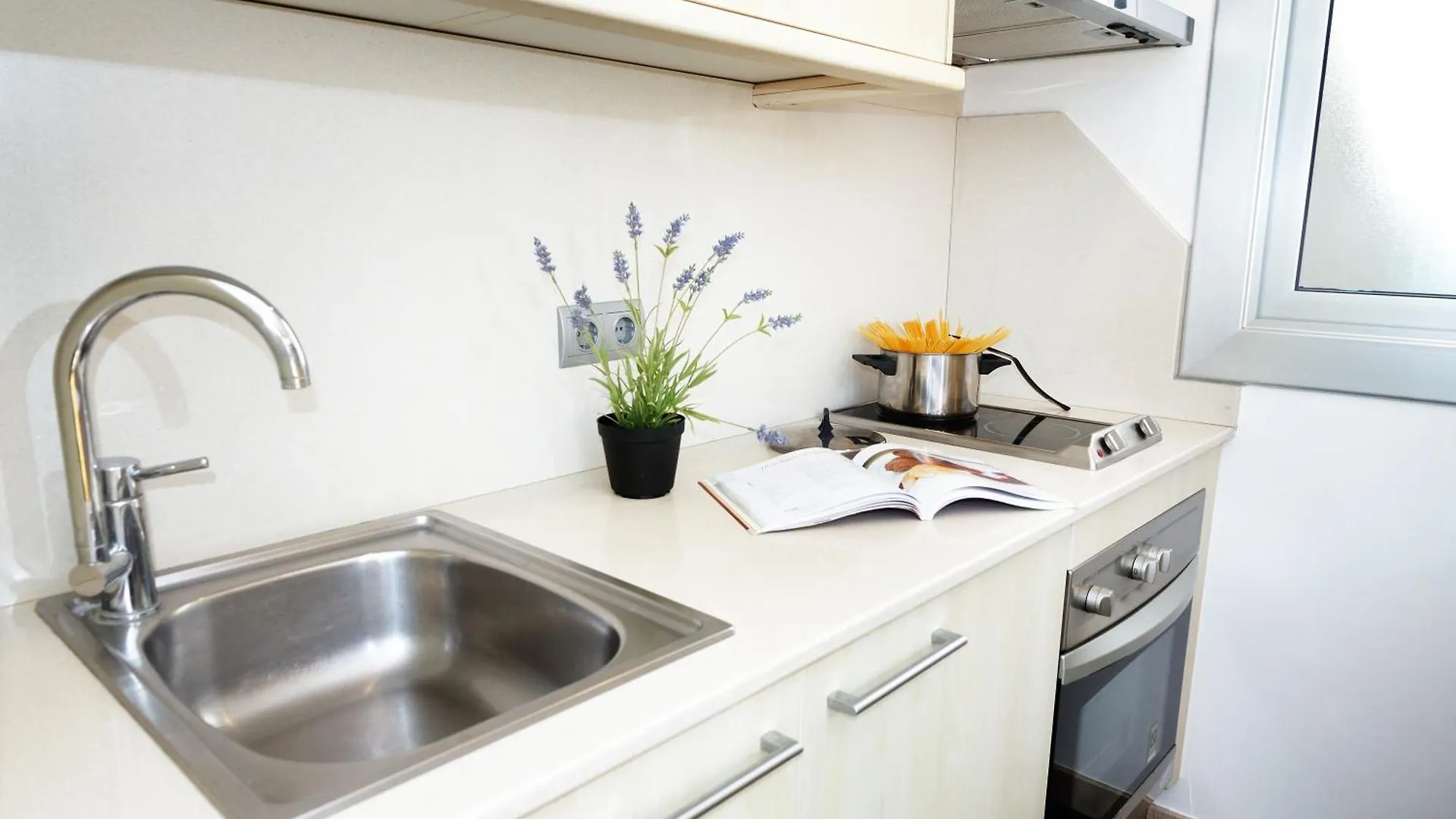 Feelathome Center Apartments Barcellona