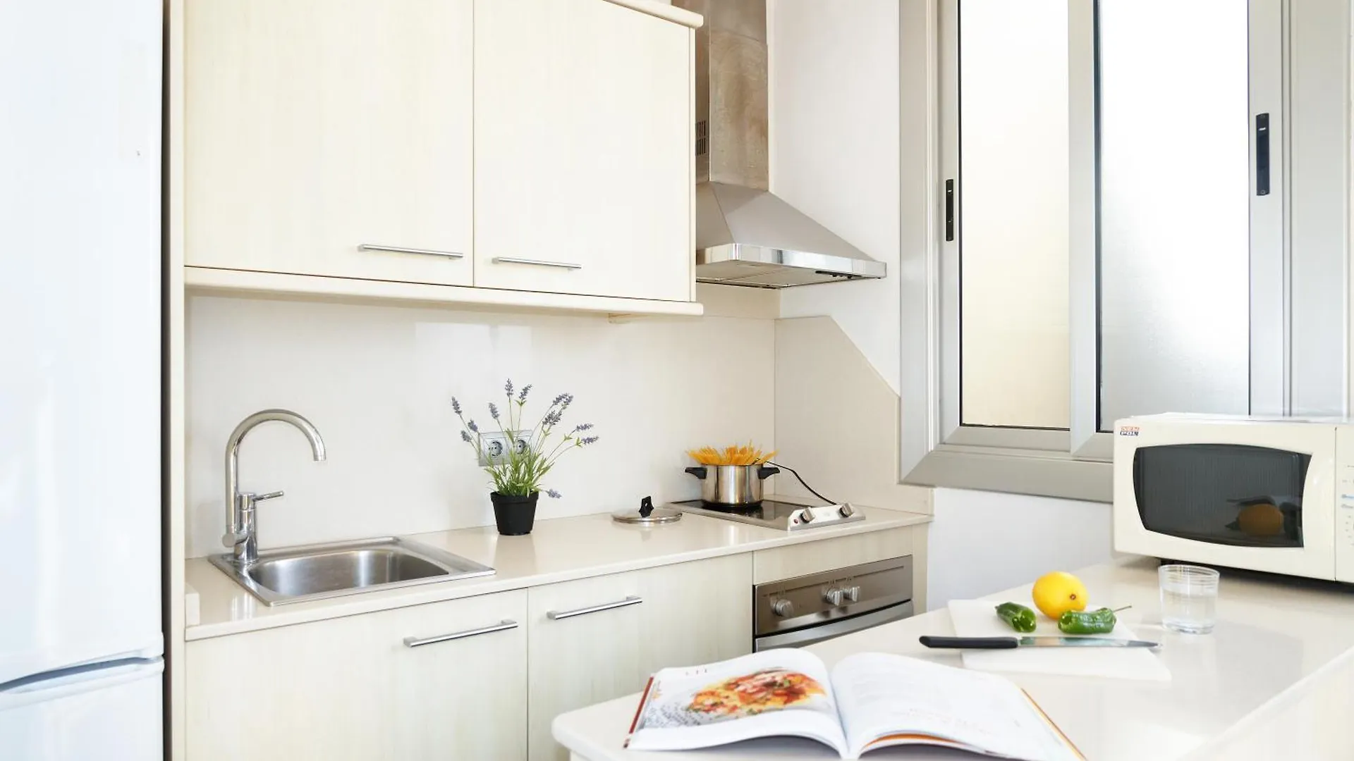 Feelathome Center Apartments Barcellona 0*,  Spagna