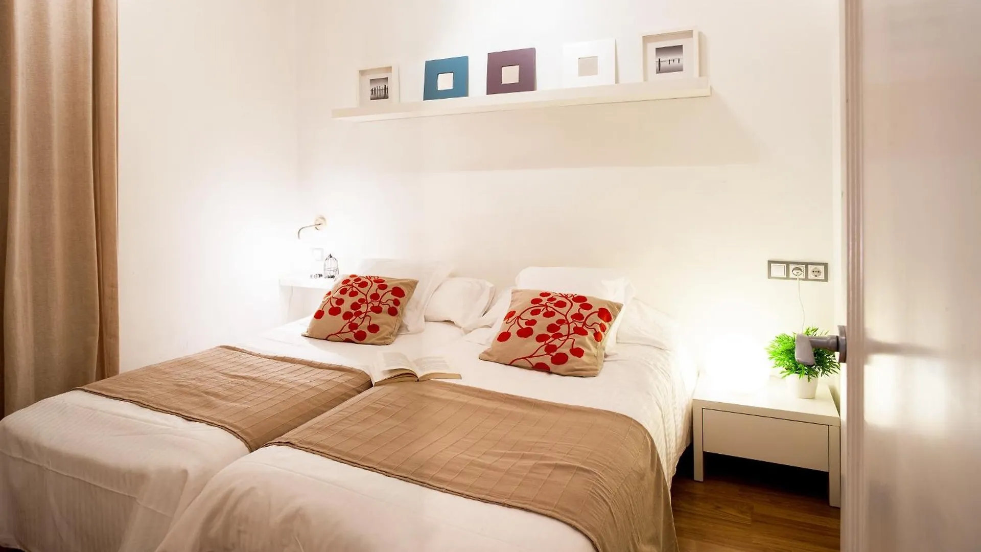 Feelathome Center Apartments Barcelona Spain